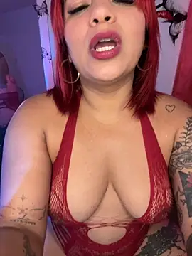 Snapshot of EmmaHot chatting on November 12, 11:43 am EmmaHot online show from November 12, 11:43 am