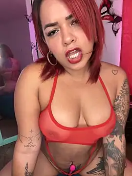 Snapshot of EmmaHot chatting on April 1, 9:56 pm EmmaHot online show from April 1, 9:56 pm