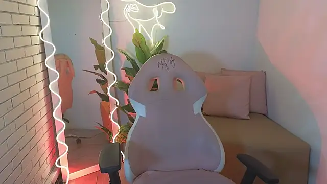 Snapshot of hina_tay chatting on December 7, 4:09 am hina tay online show from December 7, 4:09 am