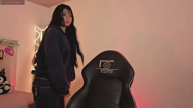 hina tay online show from December 18, 3:01 am