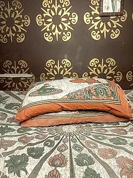 poojaji690 online show from October 2, 5:47 am