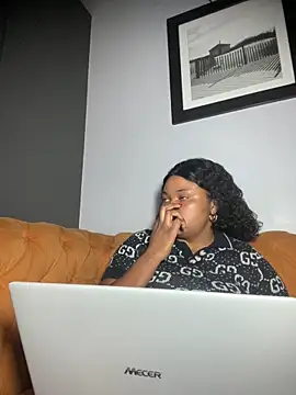 Curveysinaa online show from March 10, 2:37 pm