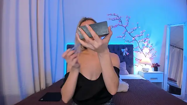 KateOwyns online show from March 26, 1:49 pm