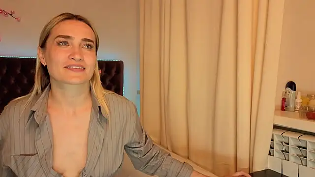 KateOwyns online show from May 29, 11:52 am