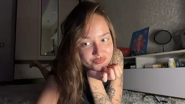 milkyWeyy online show from October 10, 6:18 pm