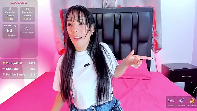 LuciaMoretti  online show from March 3, 3:12 am