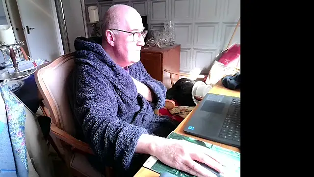 Adamdaddybear online show from March 19, 9:49 am