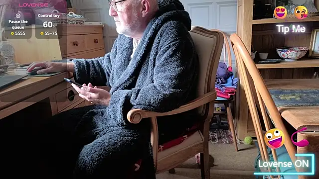 Adamdaddybear online show from September 24, 7:23 am