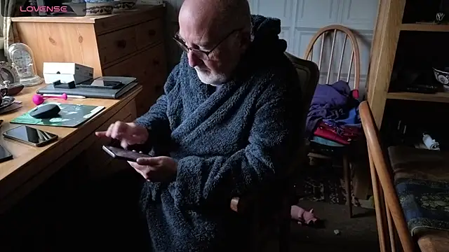 Adamdaddybear online show from October 3, 7:49 am