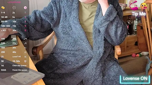 Adamdaddybear online show from October 17, 8:17 am