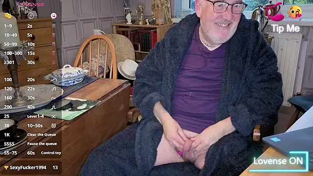 Adamdaddybear online show from November 10, 7:29 am