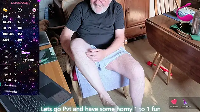 Snapshot of Adamdaddybear chatting on July 29, 7:28 am Adamdaddybear online show from July 29, 7:28 am