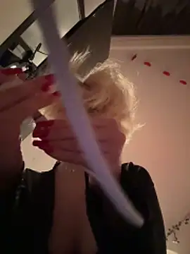 XMelissaX online show from April 10, 10:03 pm