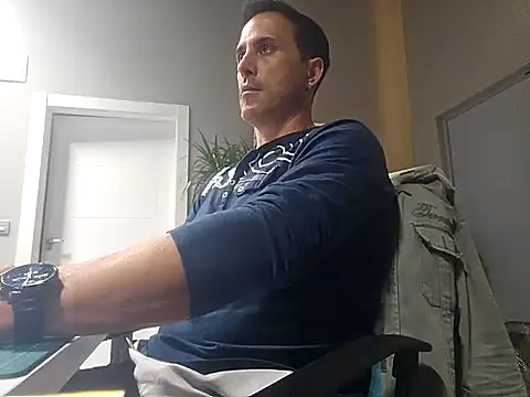 Snapshot of Lucas___81 chatting on October 27, 7:29 pm Lucas 81 online show from October 27, 7:29 pm