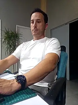 Snapshot of Lucas___81 chatting on November 4, 7:13 pm Lucas 81 online show from November 4, 7:13 pm