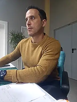 Snapshot of Lucas___81 chatting on December 4, 6:38 pm Lucas 81 online show from December 4, 6:38 pm