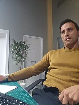 Snapshot of Lucas___81 chatting on January 7, 7:38 pm Lucas 81 online show from January 7, 7:38 pm