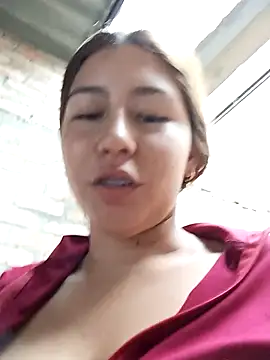 Snapshot of Sara_Brownx chatting on April 15, 10:10 pm Sara Brownx online show from April 15, 10:10 pm