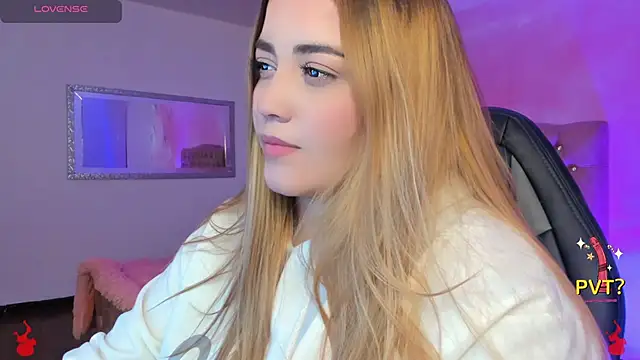 Snapshot of Lucia_star__ chatting on February 7, 3:55 am Lucia star   online show from February 7, 3:55 am