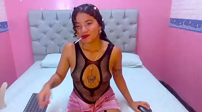 Snapshot of Angelica_Blue chatting on January 20, 1:28 am Angelica Blue online show from January 20, 1:28 am