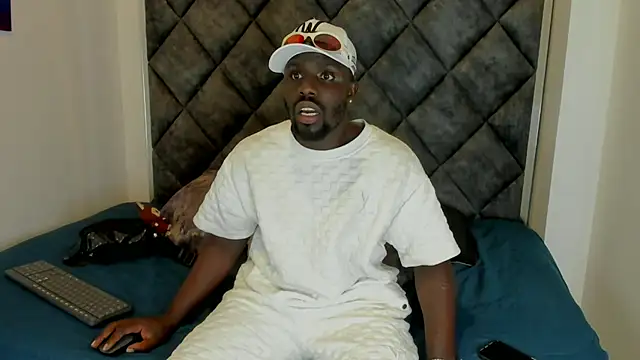 Latrellx7 online show from October 3, 4:09 am