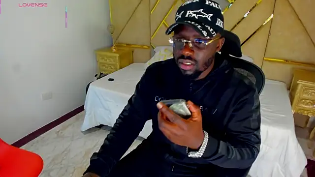 Latrellx7 online show from October 31, 11:50 pm