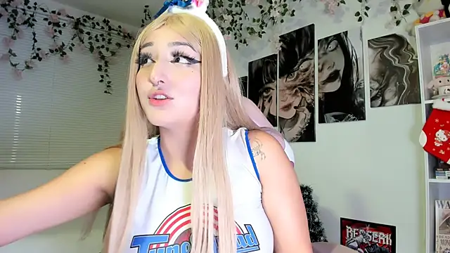 julyana  online show from January 4, 9:10 am