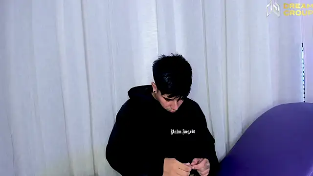 Yourslust  online show from October 27, 8:13 pm