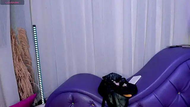 Yourslust  online show from November 10, 7:57 pm