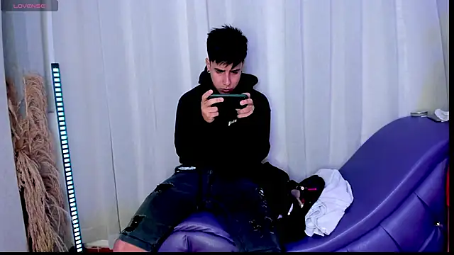 Yourslust  online show from November 20, 7:35 pm