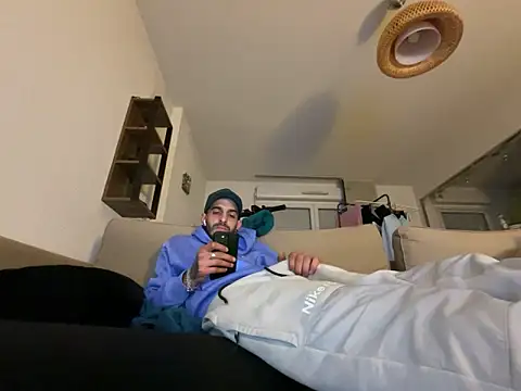 Rebeu313 online show from February 21, 6:37 pm