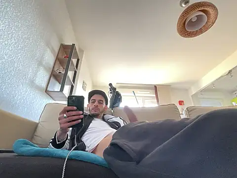 Rebeu313 online show from March 2, 4:53 pm