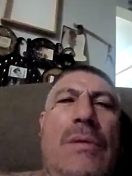 Snapshot of B_DOGG69 chatting on March 4, 4:38 am B DOGG69 online show from March 4, 4:38 am
