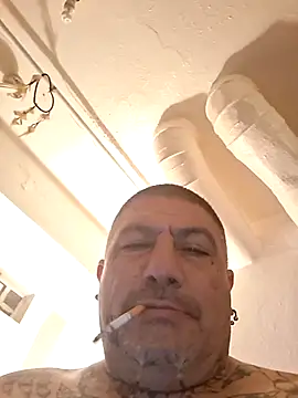 Snapshot of B_DOGG69 chatting on August 8, 2:57 am B DOGG69 online show from August 8, 2:57 am