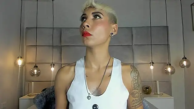 MiaMorgan  online show from February 10, 1:22 pm