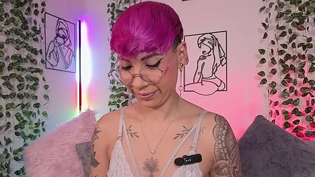 MiaMorgan  online show from March 11, 1:17 pm