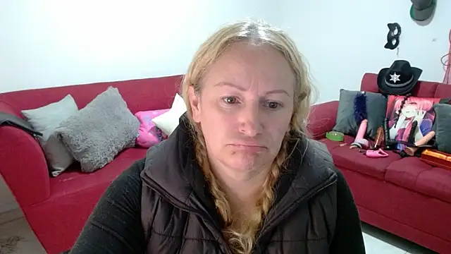 Snapshot of emperabigbootybigass chatting on February 4, 12:33 pm emperabigbootybigass online show from February 4, 12:33 pm