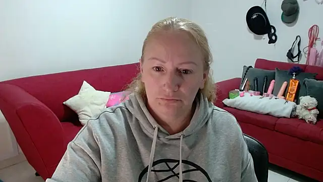 Snapshot of emperabigbootybigass chatting on February 9, 12:20 pm emperabigbootybigass online show from February 9, 12:20 pm