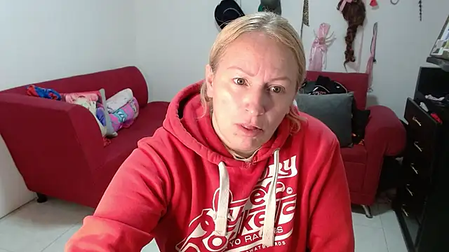 Snapshot of emperabigbootybigass chatting on March 12, 12:33 pm emperabigbootybigass online show from March 12, 12:33 pm
