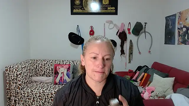 Snapshot of emperabigbootybigass chatting on March 13, 12:45 pm emperabigbootybigass online show from March 13, 12:45 pm