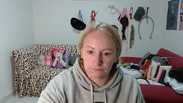 Snapshot of emperabigbootybigass chatting on March 17, 12:30 pm emperabigbootybigass online show from March 17, 12:30 pm