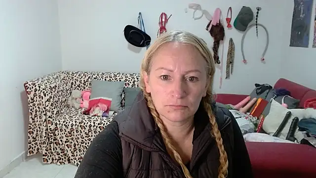 Snapshot of emperabigbootybigass chatting on March 18, 12:41 pm emperabigbootybigass online show from March 18, 12:41 pm
