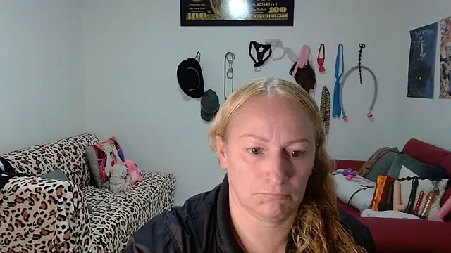Snapshot of emperabigbootybigass chatting on March 25, 12:33 pm emperabigbootybigass online show from March 25, 12:33 pm
