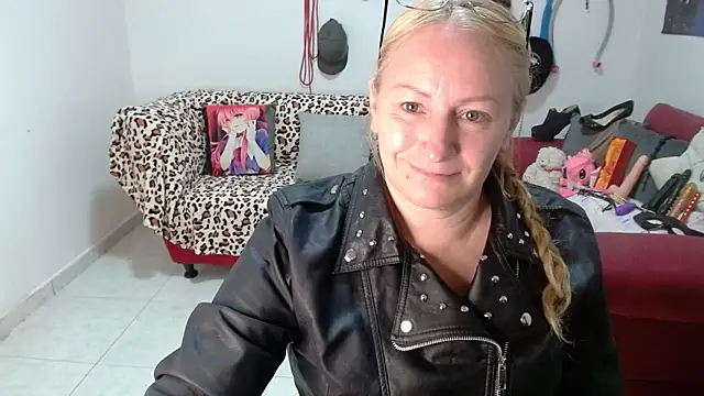 Snapshot of emperabigbootybigass chatting on April 1, 12:39 pm emperabigbootybigass online show from April 1, 12:39 pm