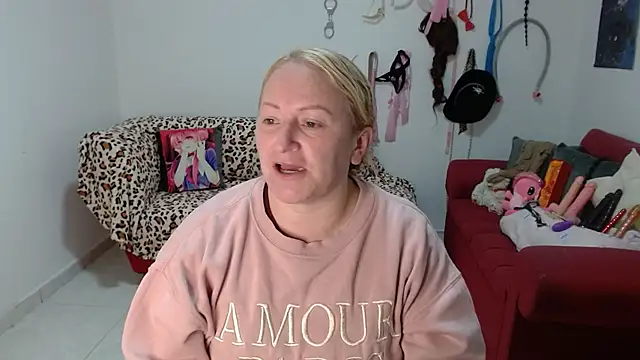 Snapshot of emperabigbootybigass chatting on April 6, 12:28 pm emperabigbootybigass online show from April 6, 12:28 pm