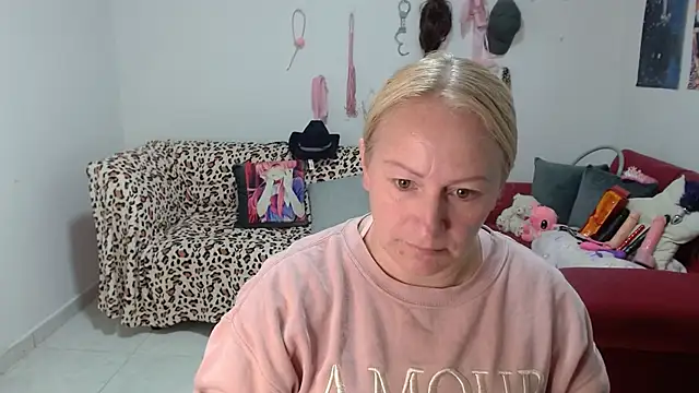 Snapshot of emperabigbootybigass chatting on April 13, 12:10 pm emperabigbootybigass online show from April 13, 12:10 pm