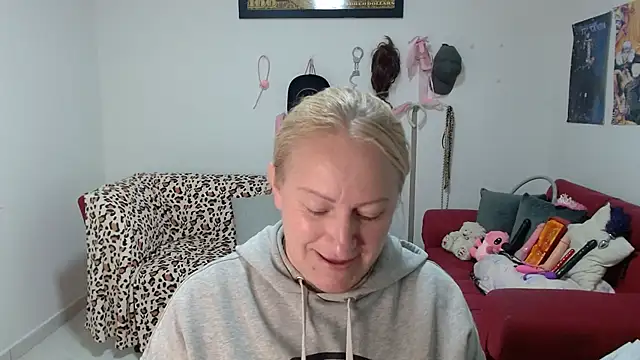 Snapshot of emperabigbootybigass chatting on April 14, 12:33 pm emperabigbootybigass online show from April 14, 12:33 pm