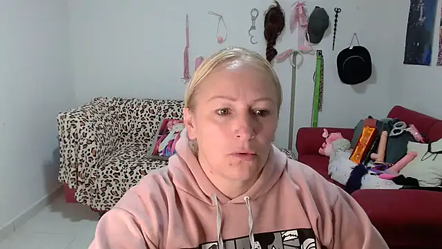 Snapshot of emperabigbootybigass chatting on April 16, 12:28 pm emperabigbootybigass online show from April 16, 12:28 pm