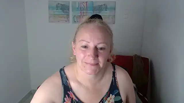 Snapshot of emperabigbootybigass chatting on April 16, 10:01 pm emperabigbootybigass online show from April 16, 10:01 pm