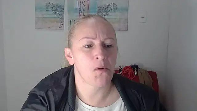 Snapshot of emperabigbootybigass chatting on April 17, 12:19 pm emperabigbootybigass online show from April 17, 12:19 pm